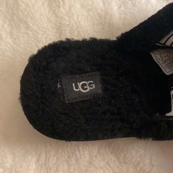 UGG women’s fluff yeah slippers (close toed) - Picture 3 of 5
